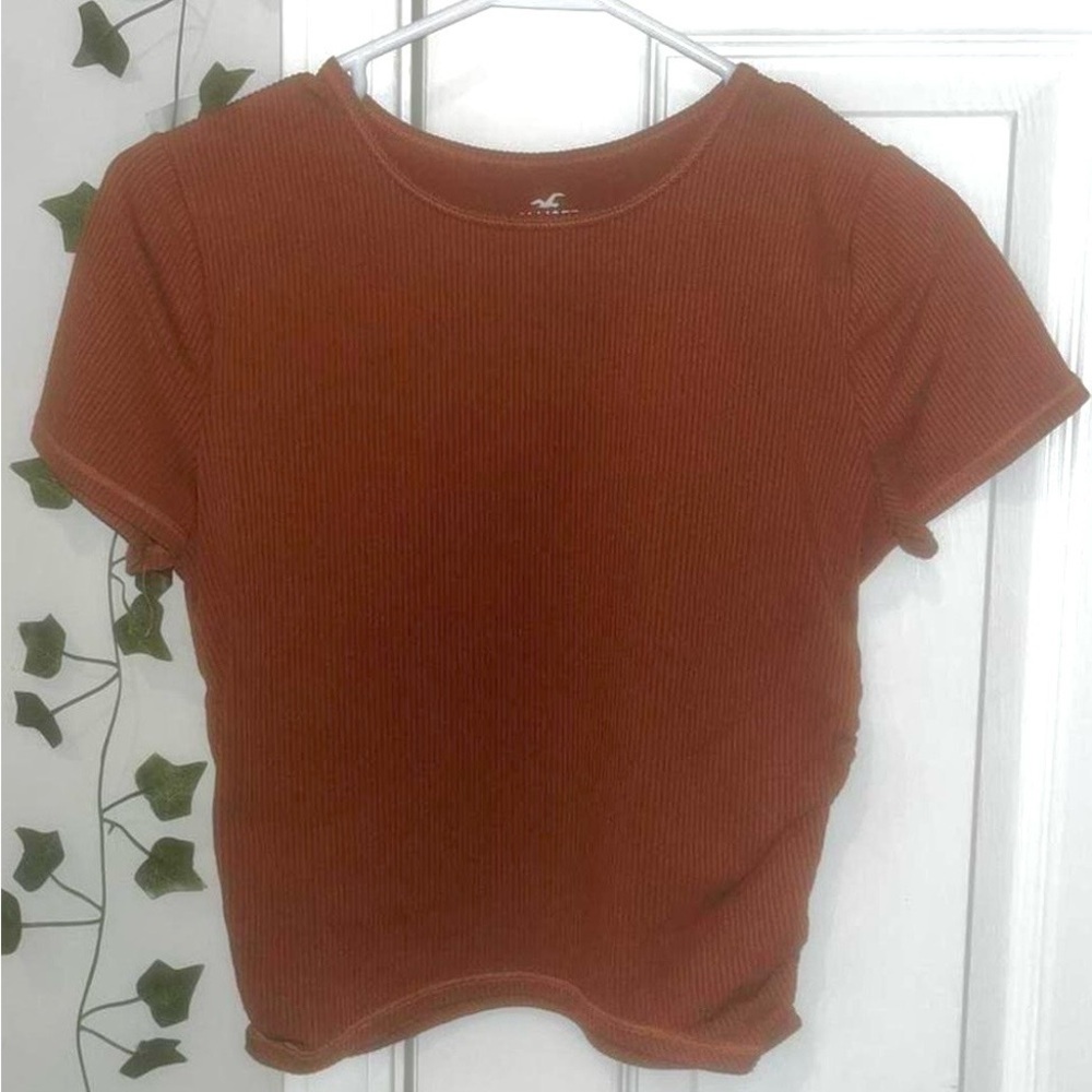Hollister Rust Ribbed Tee